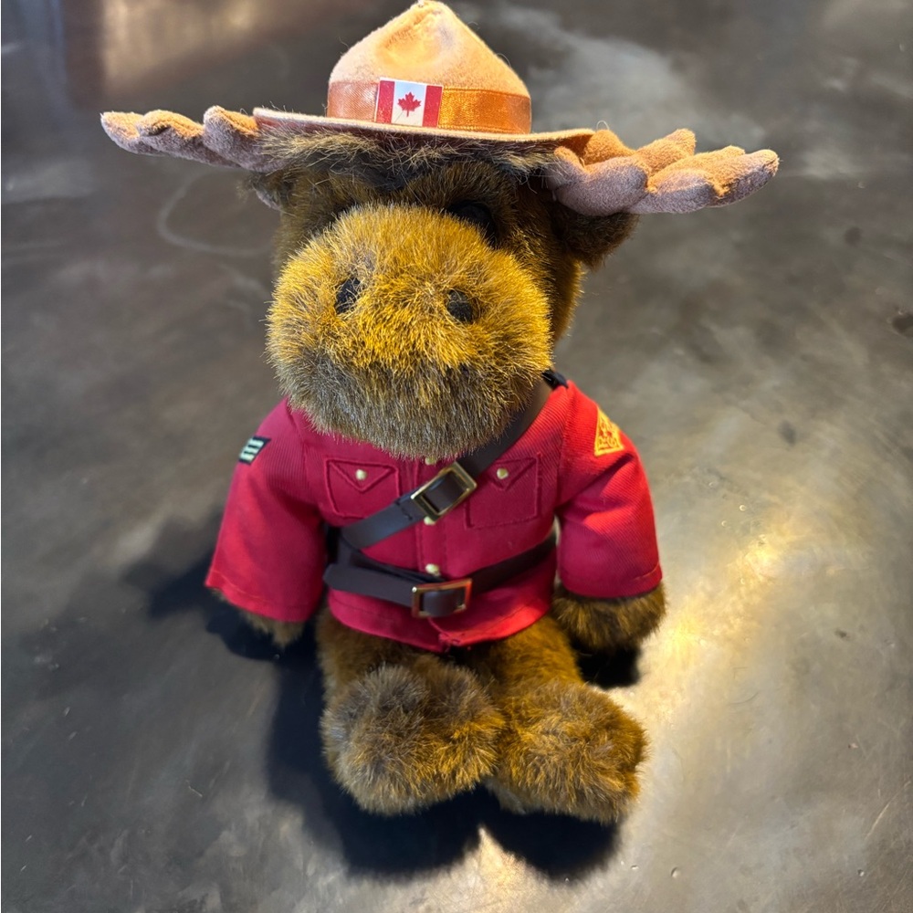🔮 5/$25 RCMP Sergeant Bullmoose Plushie